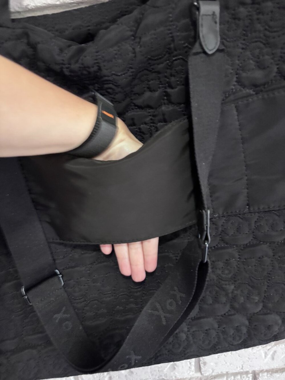Betsey Johnson Black Quilted Skull Print Zip Tote Shoulder Bag, Trolly Sleeve - Picture 4 of 14